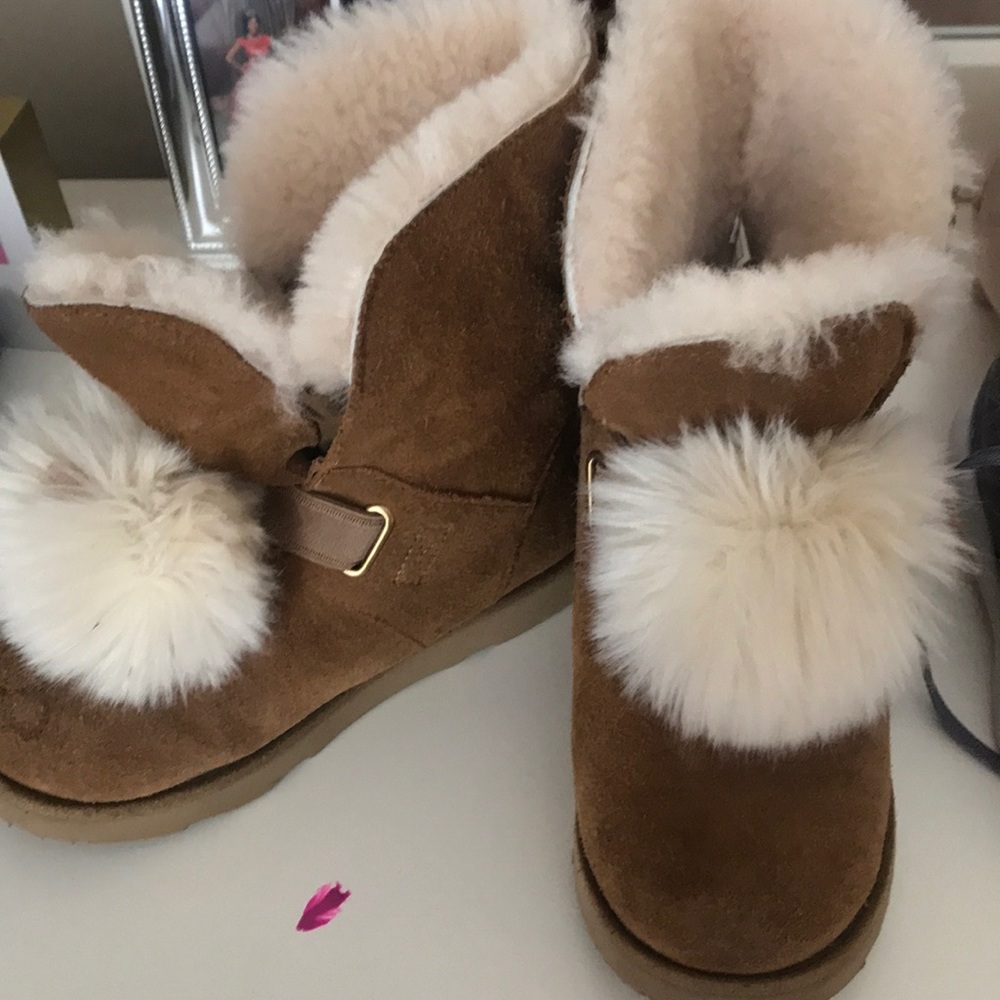 Combo little girl UGG boots and Nike Sneakers